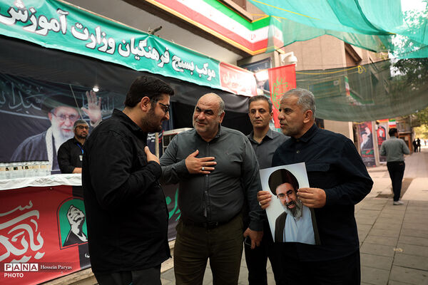 خدمات رسانی و پذیرایی موکب های وزارت آموزش و پرورش از تشییع کنندگان پیکر رهبر شهید انقلاب