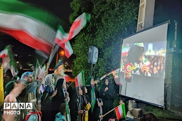 پرچم عزت را می‌بریم بالا 