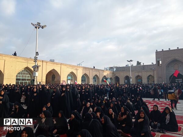 مردم ولایت مدار نیشابور در سوگ رهبر آزاده شهیدشان در مسجد جامع