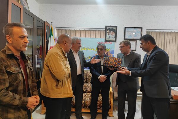 تجلیل ازوالدین جانباز در دبیرستان شاهد شهید معزی