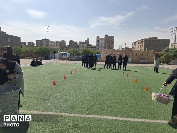 اجرای مسابقات ورزشی در دبیرستان پدران آسمانی 