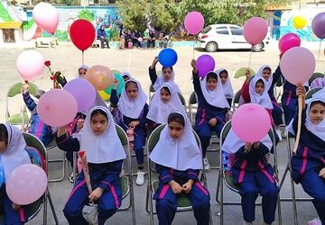 طلوع فصل تازه یادگیری با حضور شکوفه‌ها در دبستان هدی