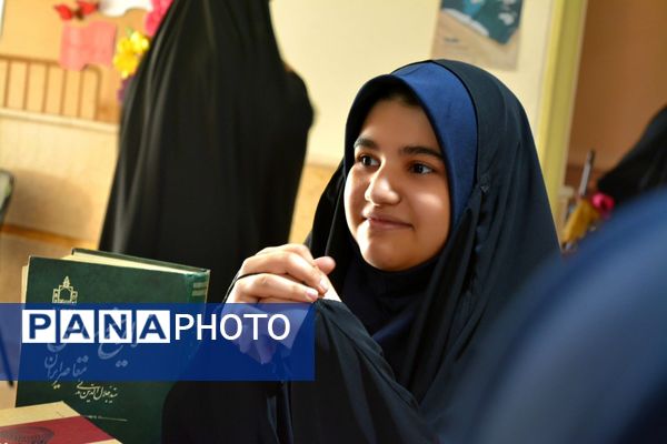 برگزاری کافه ۵۷ در دبیرستان فرهنگ