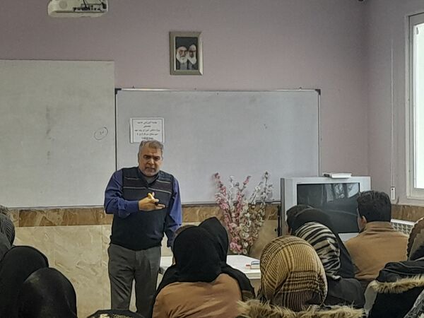 کارگاه آموزش خانواده در دبیرستان سرافرازان 