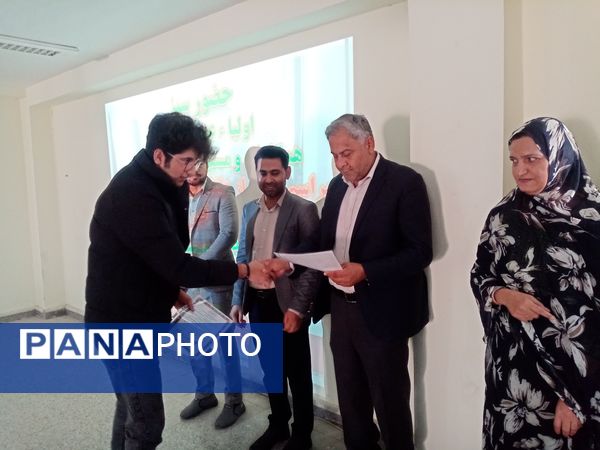 جشن تقدیر از دانش‌آموزان برتر دبیرستان علی‌سایانی فین