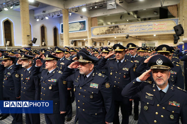 دیدار جمعی از فرماندهان نیروی هوایی و پدافند هوایی ارتش جمهوری اسلامی ایران با مقام معظم رهبری