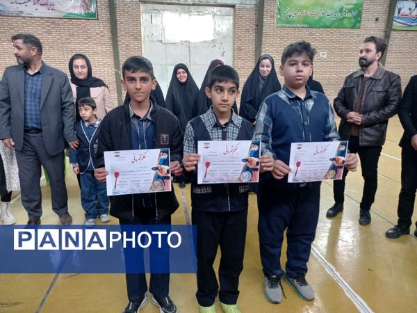 مسابقات دارت در دبستان پسرانه غدیر شهرستان شیروان