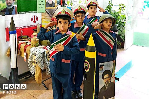 جشن آغاز سال تحصیلی و «روز پرچم» در مدرسه معراج منطقه ۱۰ تهران