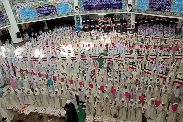 برگزاری جشن تکلیف مختص ۱۰۰۰ دانش‌آموز دختر در مسجد سلمان فارسی