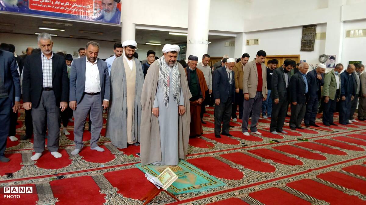 حضور پررنگ دانش‌آموزان بیرانوندی در نماز جمعه