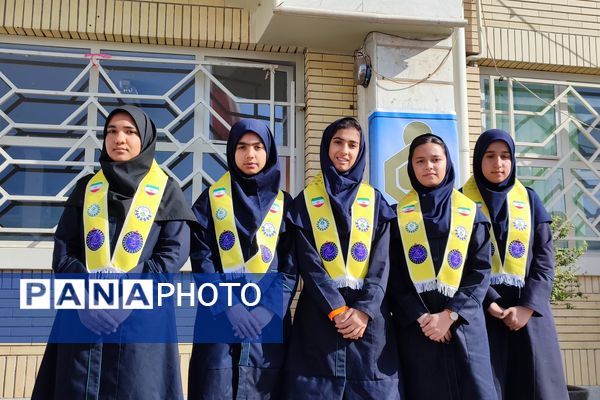 جشن ولادت حضرت زینب (س) و روز پرستار در دبیرستان مهر