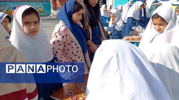 برپایی بازارچه درون مدرسه‌ای در دبستان ربابه هاشمیان یزدی شیروان