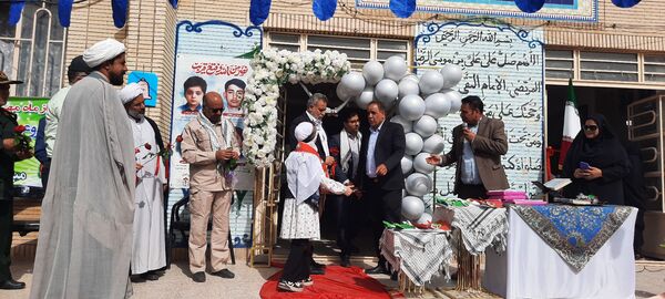 همزمان با سی و یکم شهریور ماه  زنگ شکوفه ها در مدارس باخرز به صدا درآمد