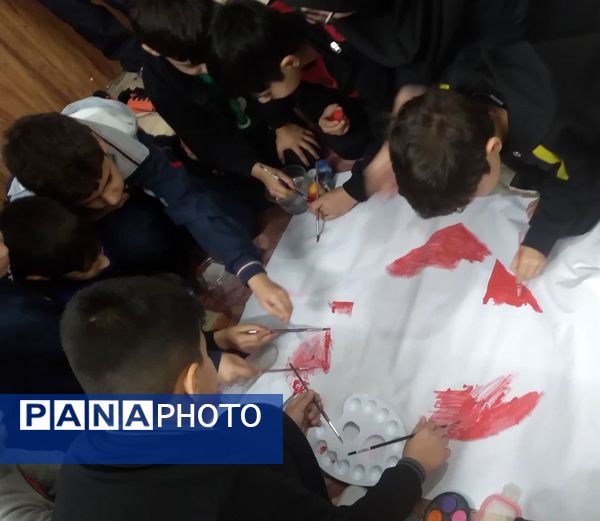 طرح نقاشی گروهی رو پارچه به‌مناسبت روز پرستار در دبستان مبتکران ۳ مشهد