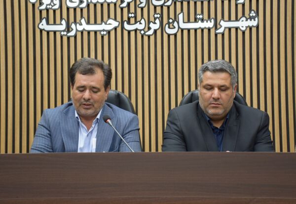 نشست هم‌اندیشی معاون استاندار با موسسان و مدیران مدارس غیردولتی تربت حیدریه 