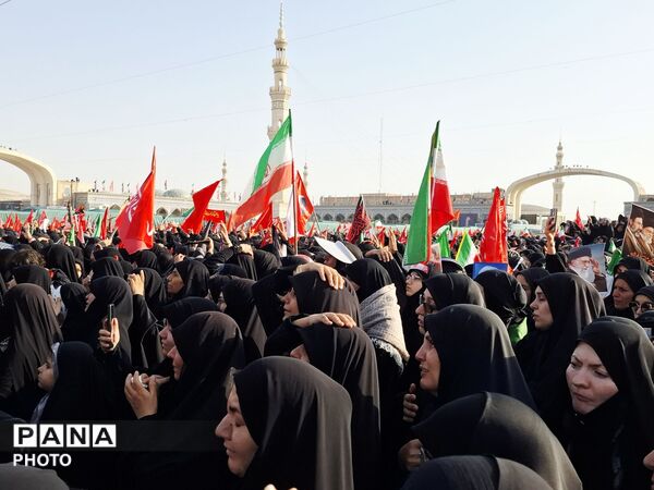 وداع پرشور نوجوانان با آقای شهید ایران 