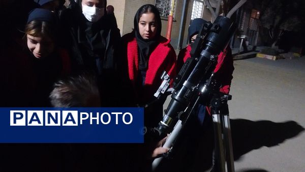 رصد ستارگان در مدرسه عزت طلایی
