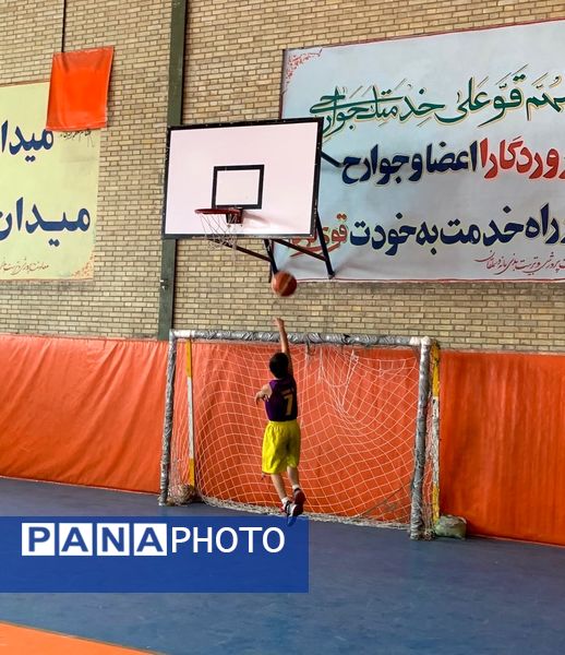 برگزاری فعالیت‌های ورزشی درون مدرسه‌ای در دبستان معلم آشخانه 