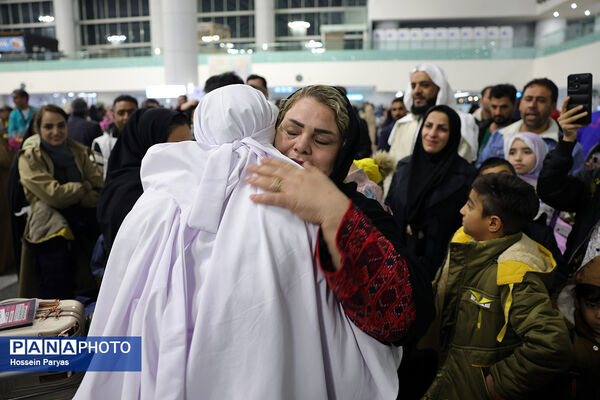 استقبال از آخرین کاروان عمره‌گذار دانش‌آموزی از سکوی پروازی تهران