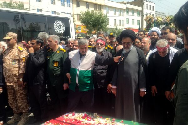 تشییع پیکر شهدای مدافع وطن در شهرک وحدت شهرستان فردیس