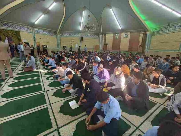 یادواره شهید و تقدیر از معلمان و دانش‌آموزان فعال در دبیرستان سما کاشمر