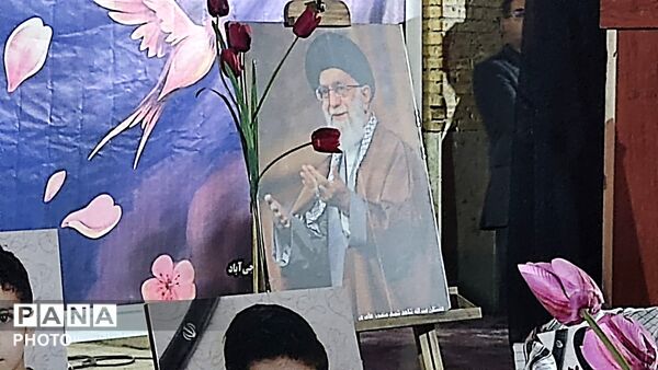 چهلمین روز شهادت رهبر شهید و دانش‌آموزان مدرسه شجره طیبه میناب