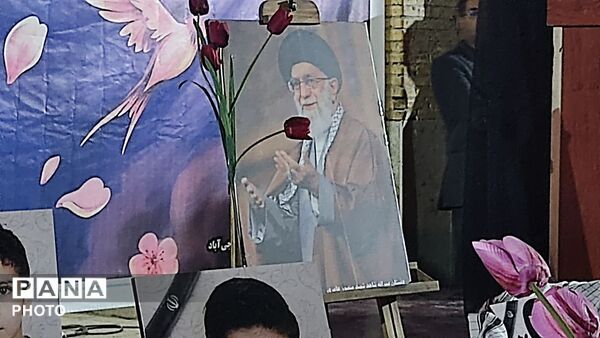 چهلمین روز شهادت رهبر شهید و دانش‌آموزان مدرسه شجره طیبه میناب