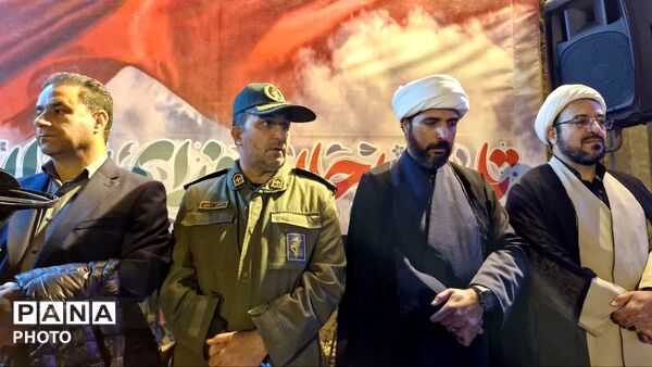 مردم دلفان در شب چهلم مراسم شهید آیت‌الله سید علی خامنه‌ای گردهم آمدند