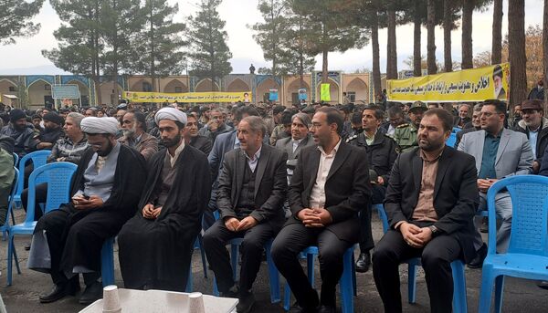  غبارروبی مزار شهدا در نیشابور 