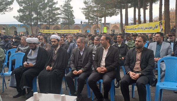  غبارروبی مزار شهدا در نیشابور 