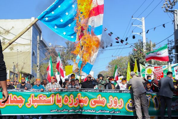 فریاد استکبار ستیزی از ورامین طنین انداز شد