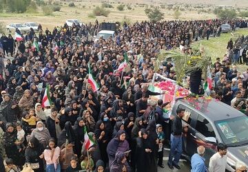 استقبال و تشییع دو شهید ناو دنا در شمیل بالا