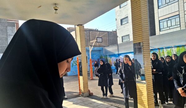 اولین مراسم صبحگاهی در دبیرستان فیاض کاشمر