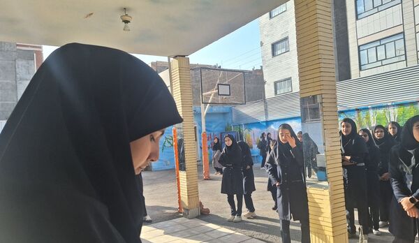 اولین مراسم صبحگاهی در دبیرستان فیاض کاشمر
