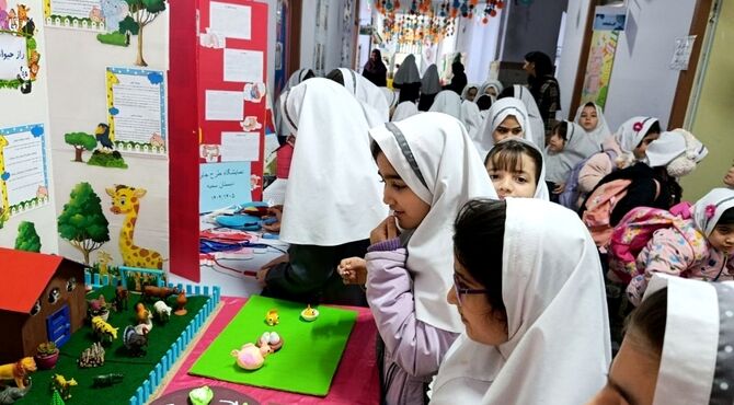  نمایشگاه جابر‌ابن‌حیان در دبستان سمیه شهریار