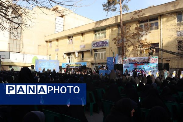 در دل این زمستان سخت و از پس سال‌ها، همچنان عطر آزادی به مشام می‌رسد