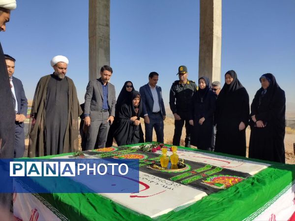 تجمع دانش‌آموزان آموزشگاه‌های شمال غرب شیراز در روز دانش‌آموز
