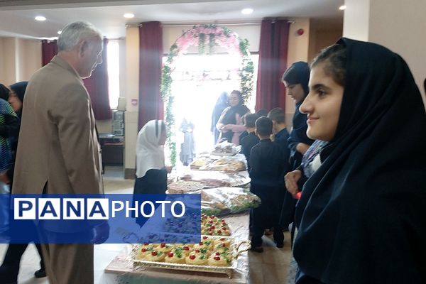برگزاری جشنواره غذا در آموزشگاه الهام ناحیه دو شهرری 