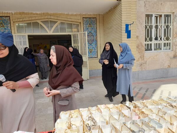 تجلیل از برگزیدگان دبیرستان ۱۵ خرداد 