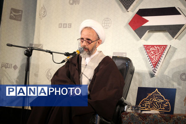 روایتگری طلاب جوان در یادواره شهدای مدرسه حقانی قم