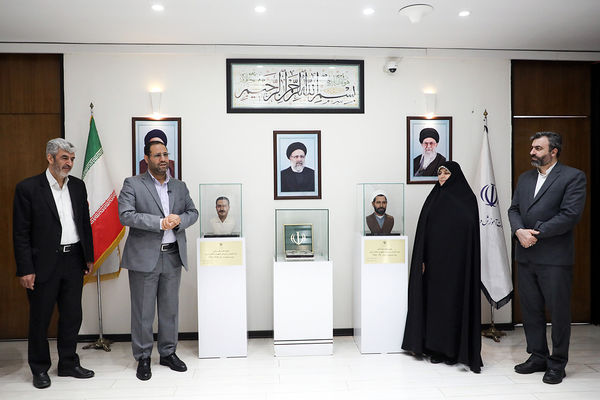 رونمایی از سردیس شهیدان رجایی و باهنر در دفتر وزیر آموزش و پرورش