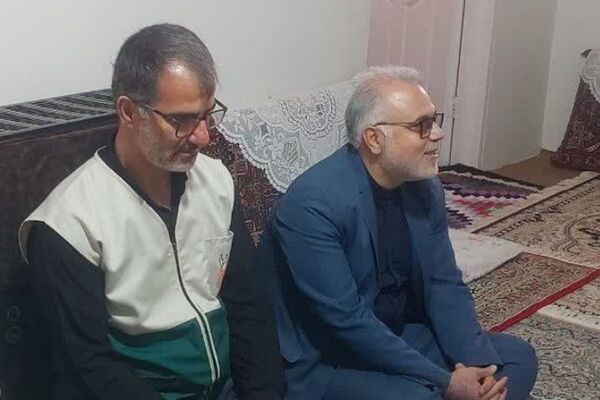 دیدار فرماندار فیروزکوه با خانواده‌های شهدا