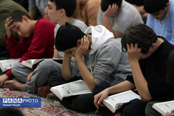 اعتکاف دانش‌آموزی در مسجد جامع امام جعفر صادق(ع) اقدسیه