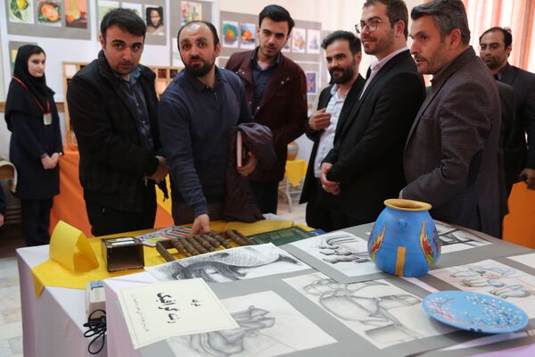 برگزاری نمایشگاه دستاورد های دانش آموزان در هنرستان حضرت فاطمه (س)  اردبیل