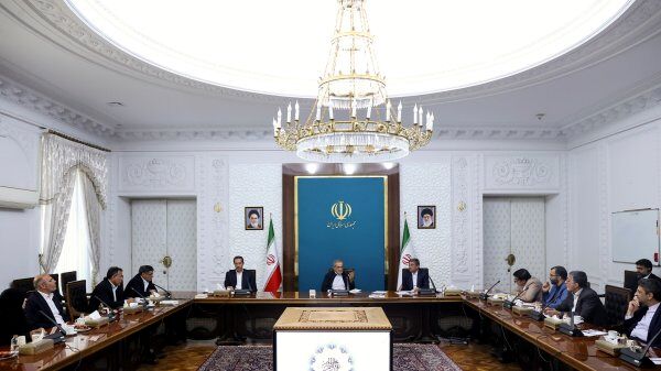 رفع مشکلات حوزه بهداشت، آموزش و معیشت در استان‌های کم‌برخوردار و محروم در دستور‌کار دولت
