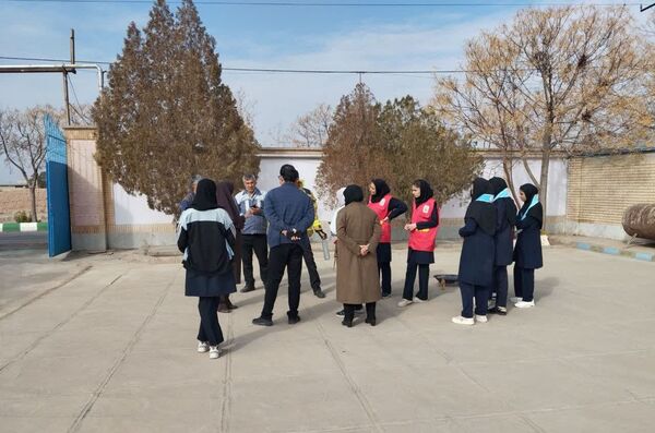 اجرای مانور زلزله در هنرستان شهید شهیدی خلیل آباد 