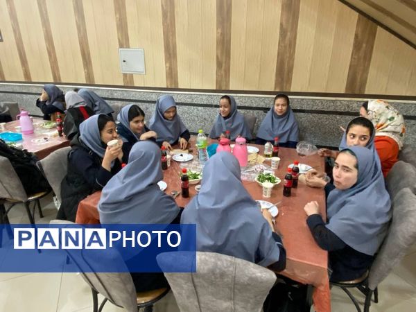 ضیافت افطاری و تقدیر از دانش آموز پیشتازان فعال