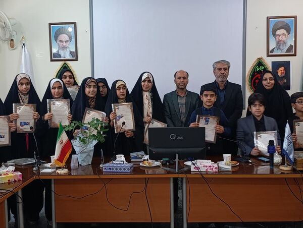 تجلیل از دانش‌آموز خبرنگاران پانا کاشان