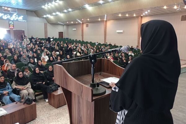 جلسه انجمن اولیا و مربیان دبیرستان پویش در تالار معلم شیراز