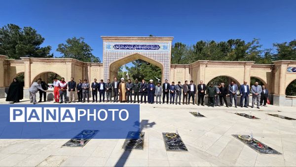 غبارروبی گلزار شهدای شهرستان فاروج 